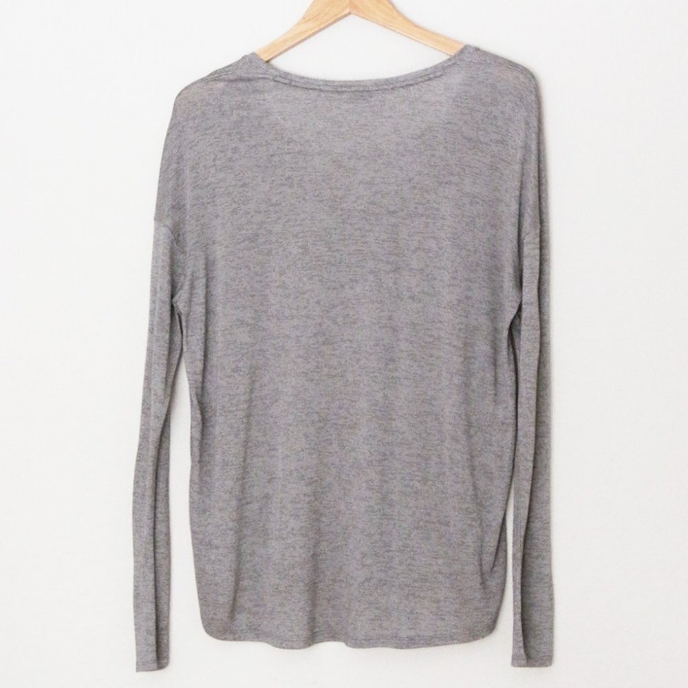 Vince Layered Two Tone Long Sleeve Tee Top M Round Neckline Curve Hem Sleek Slim - Picture 6 of 15